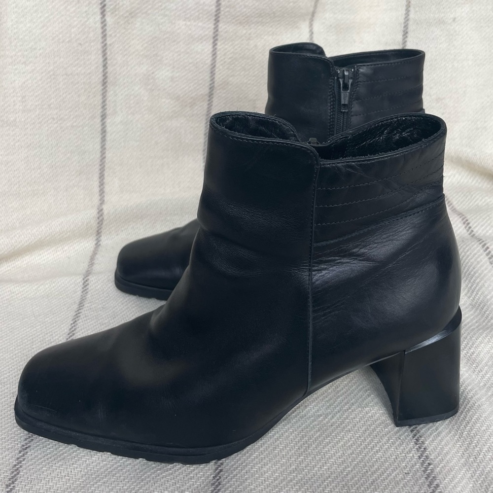 Ecco Black Leather Womens Boots size 6.5